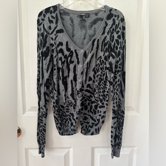 Women’s H&M Gray and Black Animal Print Cardigan - Picture 2 of 7